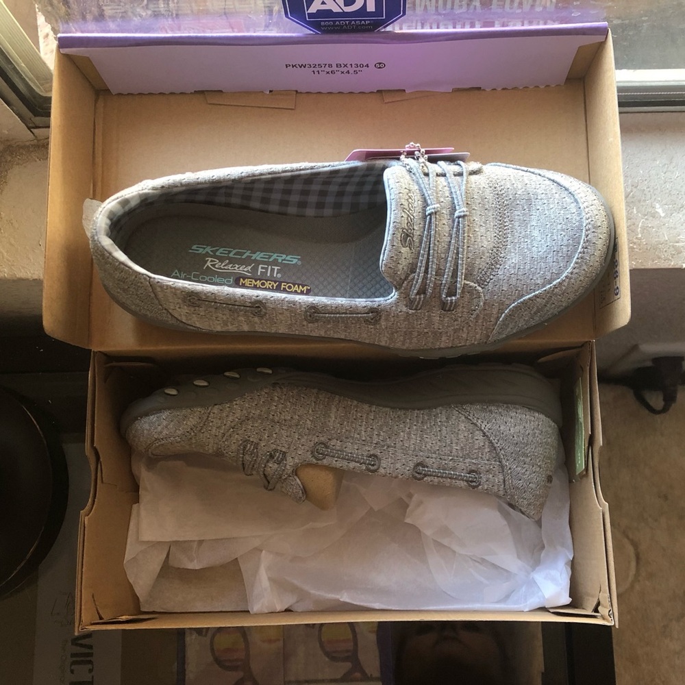 Skechers Relaxed Fit Memory Foam Breathe Easy 7.5